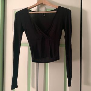 Forever 21 Black Long-Sleeve Crop Top